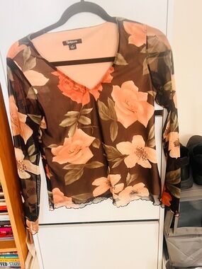 Peppermint Coral Floral Mesh V-Neck Long Sleeve Top